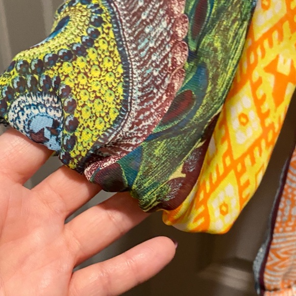 Colorful Women's Olive Hill Blouse size M Elevate your style with this colorful - Picture 6 of 9